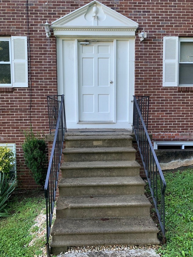 Building Photo - 130 Holston Ct