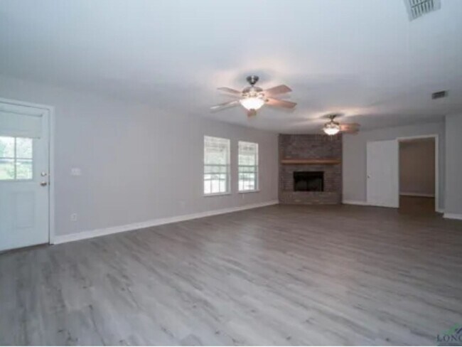 Foto del edificio - 3 Bedroom Single Family Home in Jefferson