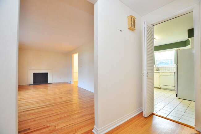 Foto del edificio - 19 Seneca Rd