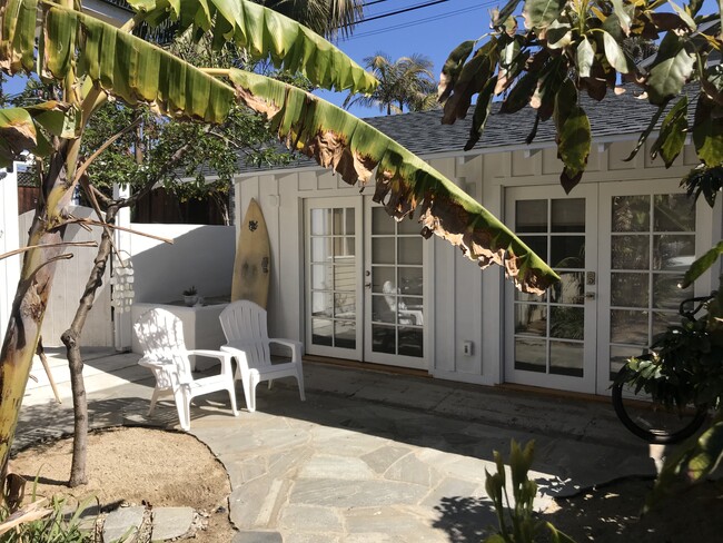 New beach cottage - One block to the surf and sand - 317 La Mesa Ave