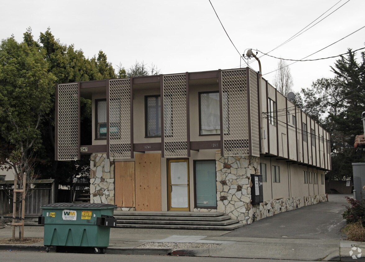 Primary Photo - 1241-1247 B St