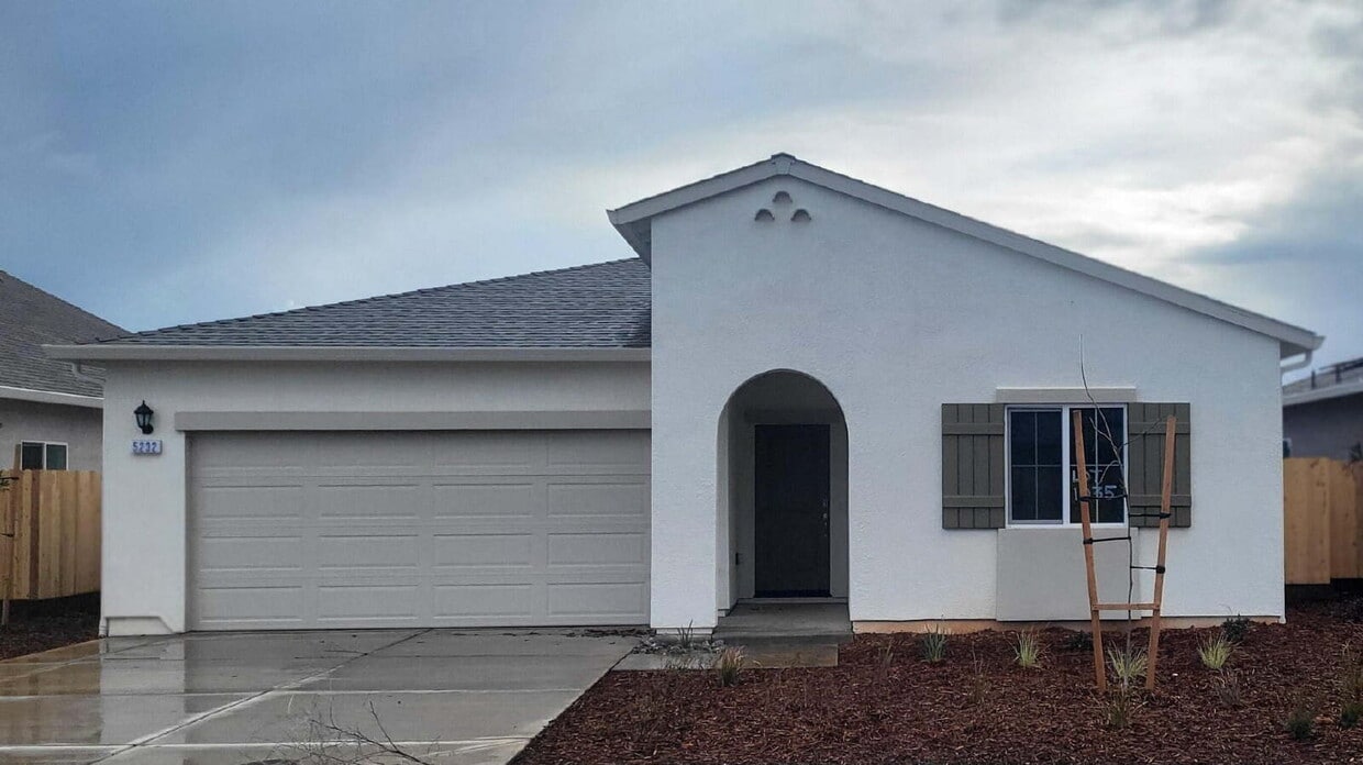Foto principal - Brand new construction in Shastina Ranch! ...