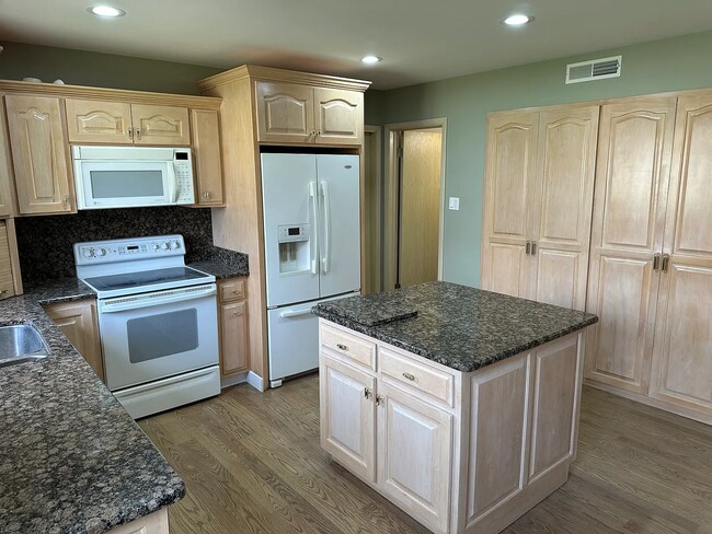 Foto del edificio - 2712 2nd Private Rd