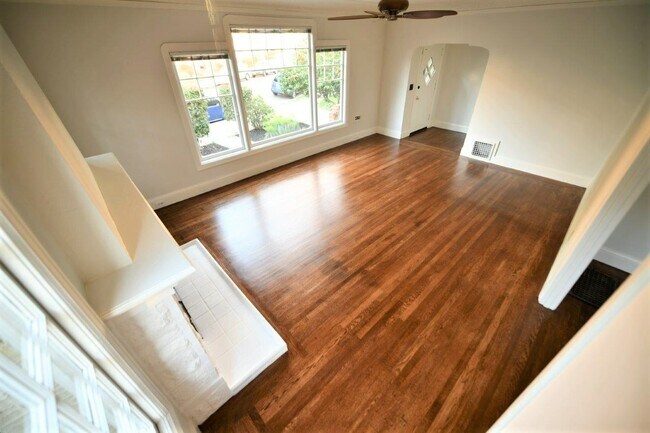 Building Photo - 1288 Carlotta Ave