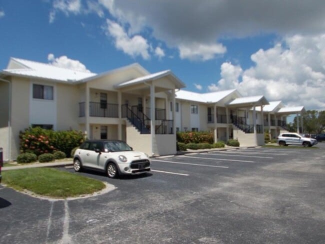 Building Photo - 4920 Chiquita Blvd S