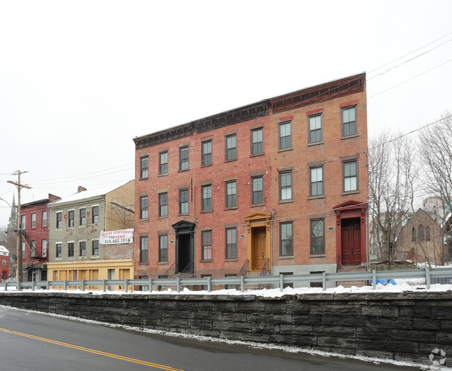 Building Photo - Broadway Lofts