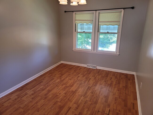 Building Photo - 2025 Brodhead Rd