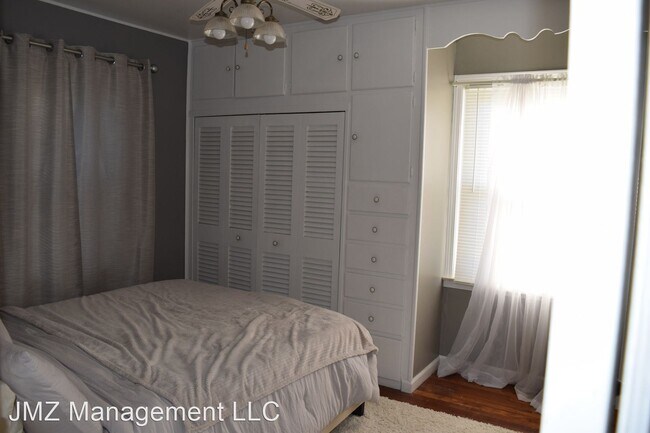 Building Photo - 2 br, 1.5 bath House - 1428 Pontiac Trail