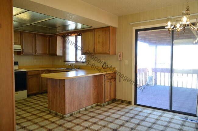 Foto del edificio - 4 Bedroom Heights Home