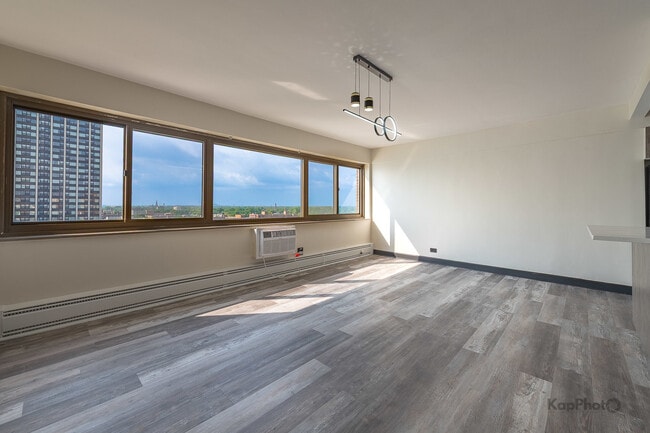 Foto del edificio - 7337 S South Shore Dr