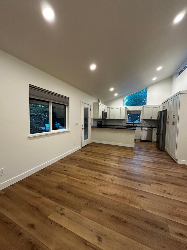 Building Photo - 206 Sequoia Rd
