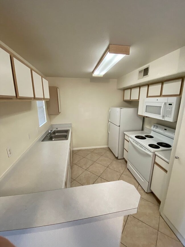 Building Photo - 2300 E Silverado Ranch Blvd