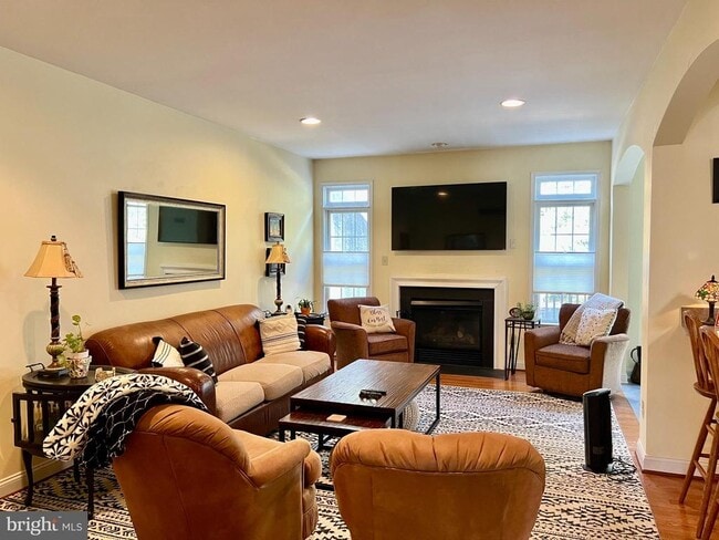 Foto del edificio - 668 Greycliffe Ln