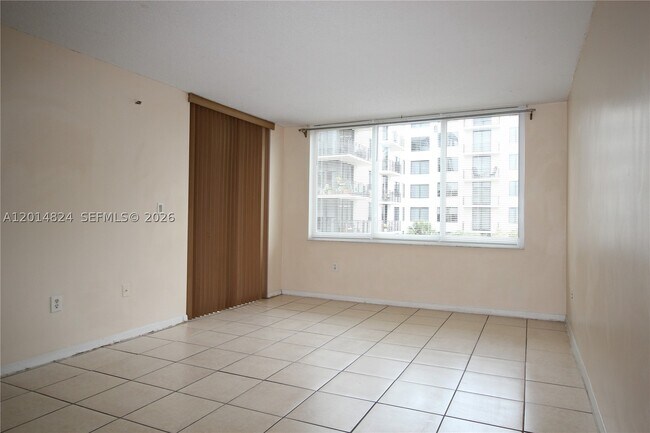 Foto del edificio - 17890 W Dixie Hwy
