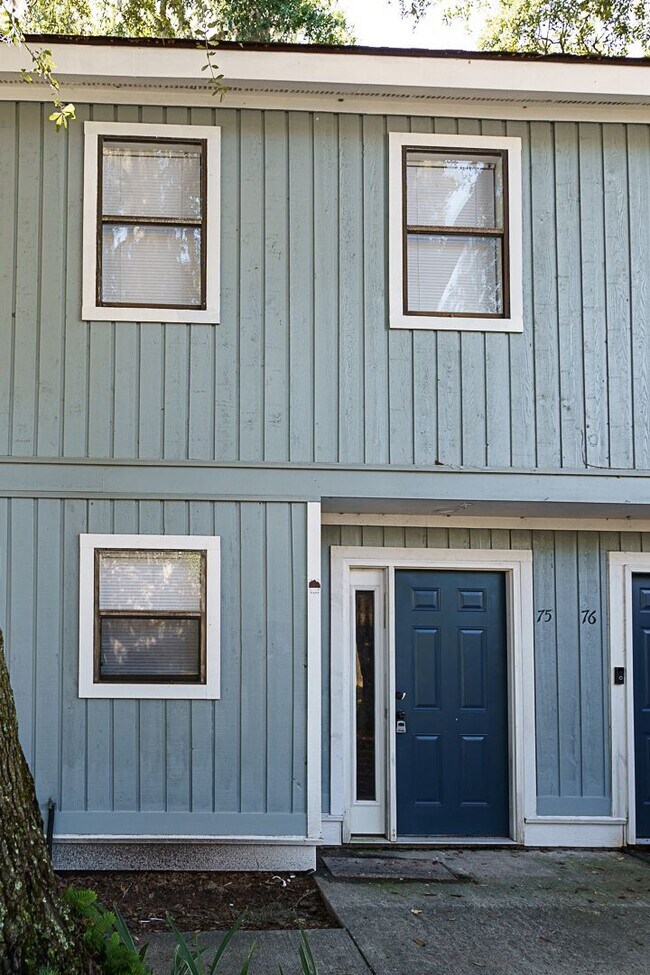 Foto del edificio - Cozy Two Bedroom Townhouse