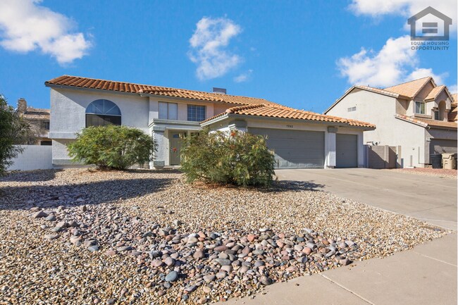 Foto del edificio - 6Bed/3Bath Split Level House at Cactus/75th Ave! Ready for Immediate Move-In! -- POOL!