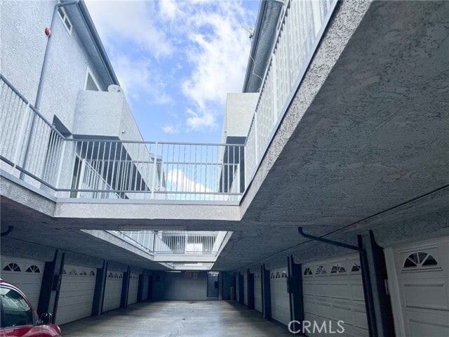 Building Photo - 925 Centinela Ave