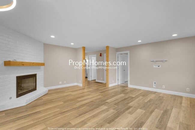 Building Photo - Updated 4 Bedroom Daylight Ranch in West L...