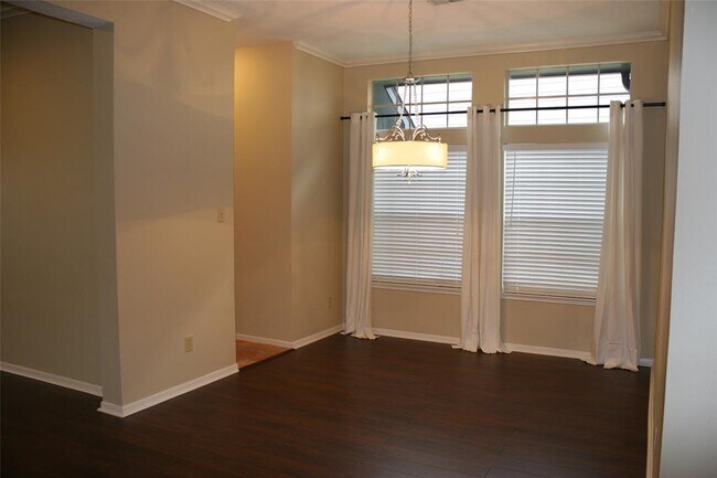 Foto del edificio - 211 Scarlet Maple Dr