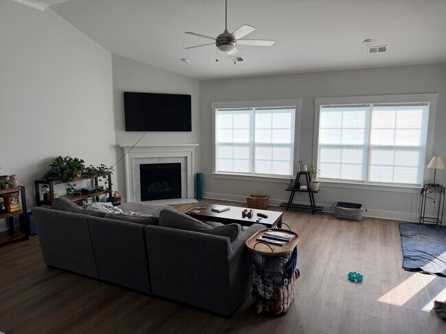 Foto del edificio - 107 Crosscut Ln