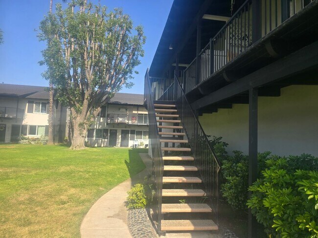 Foto del edificio - 371 N Oak St