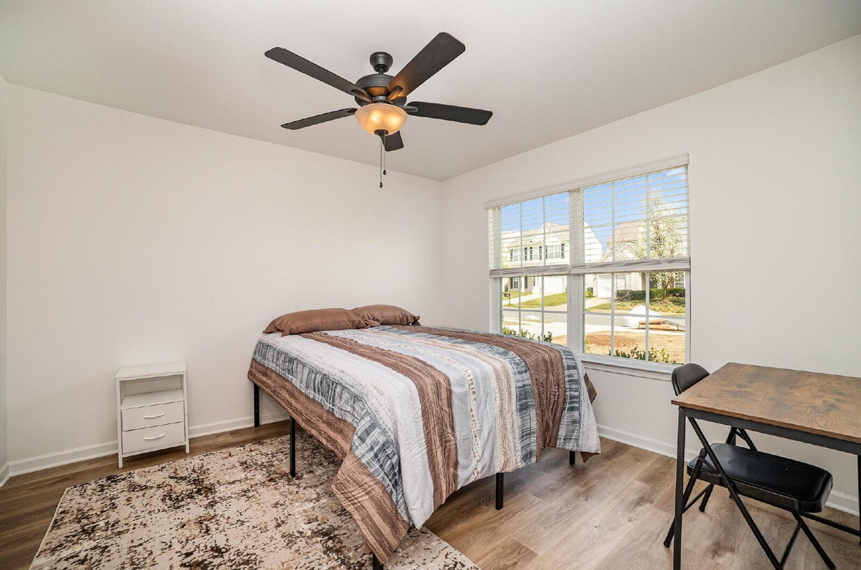 Primary Photo - Comfortable & cozy Charlotte Townhouse 10 ...