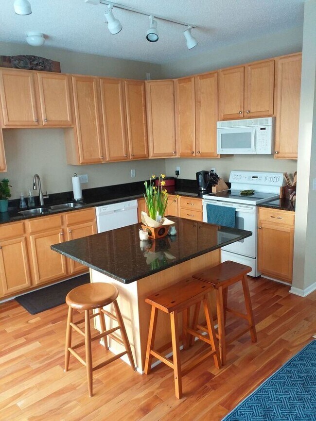 Foto del edificio - 5120 Holly Ln N