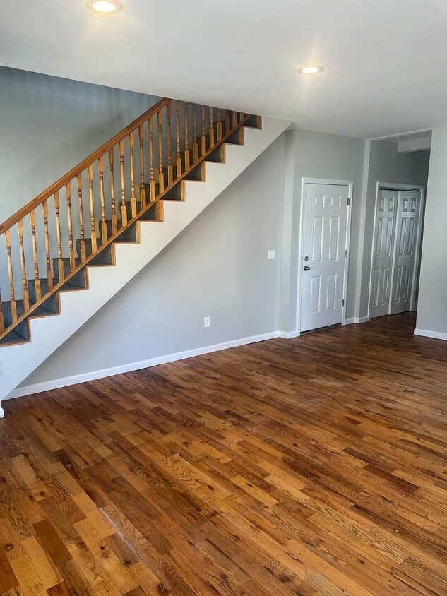 Primary Photo - 18 Hazel St