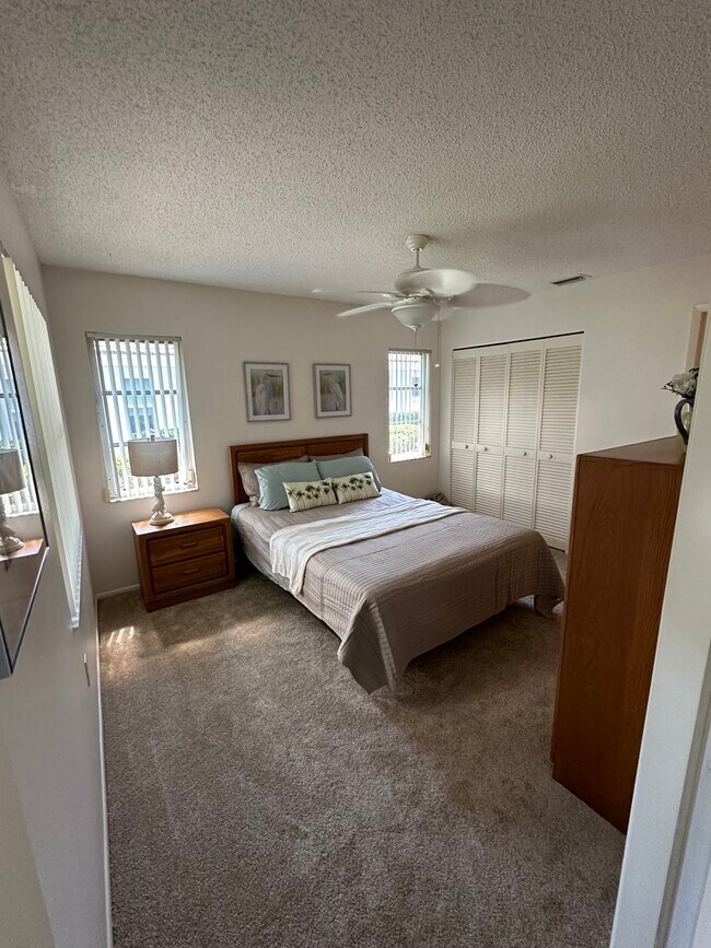 Building Photo - 5639 Garden Lakes Palm