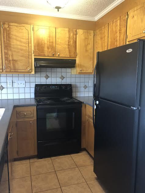 Kitchen - 2320 Vineyard Dr