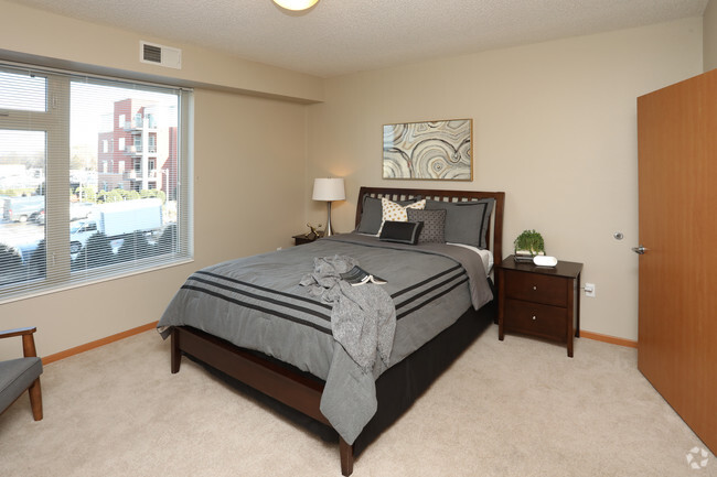 1BR, 1BA, Model - 941 SF - York Place Apartments Edina