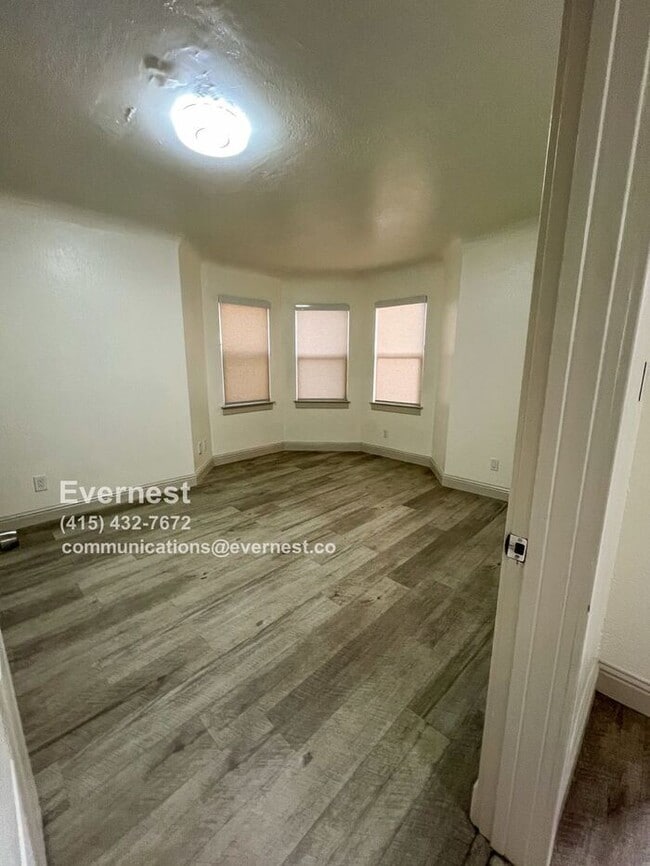 Building Photo - 884 29th St