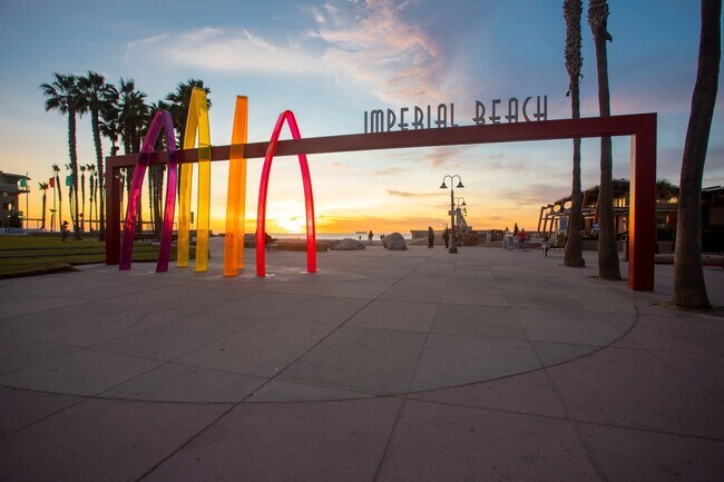 Foto del edificio - 1 Bed/1 Bath with Breathtaking Views | A Seacoast Drive Gem in Imperial Beach!