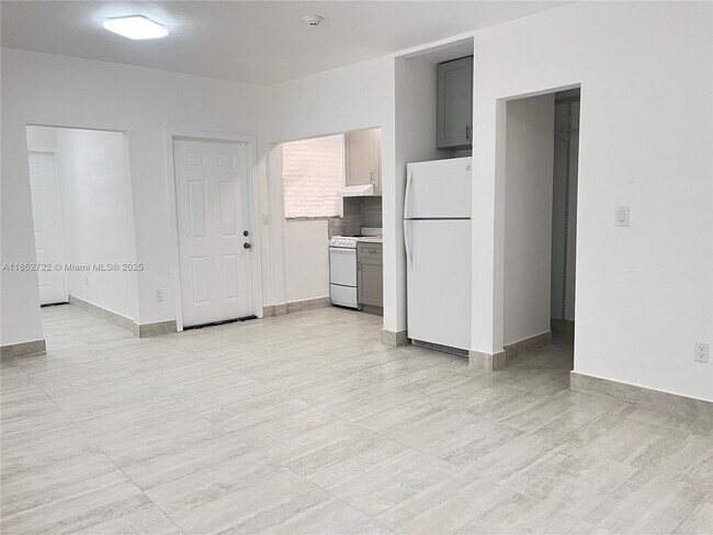 Foto del edificio - 13390 NE 6th Ave
