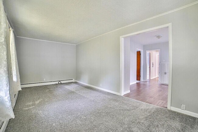 Building Photo - 672 Longmeadow Rd