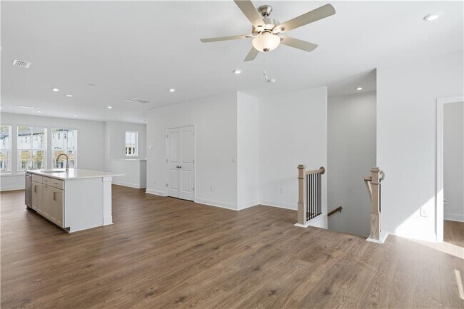 Building Photo - 376 Sunset Holw St
