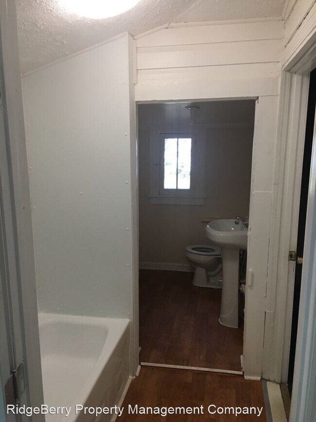 Building Photo - 2 br, 1 bath House - 909 South Broad Street