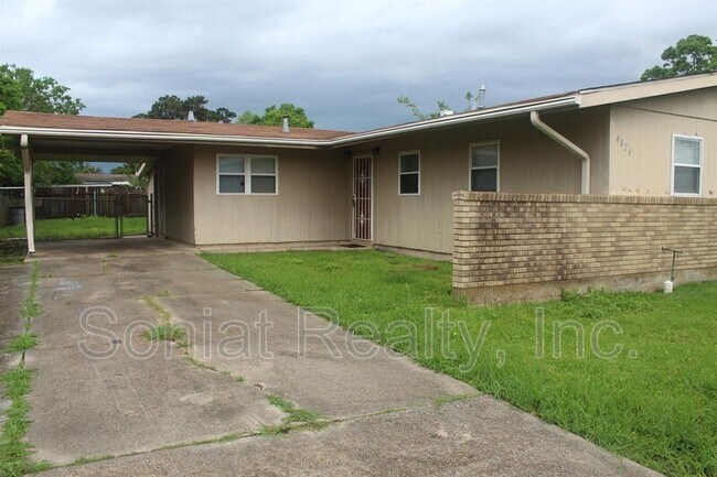 Building Photo - 4826 Chrysler St