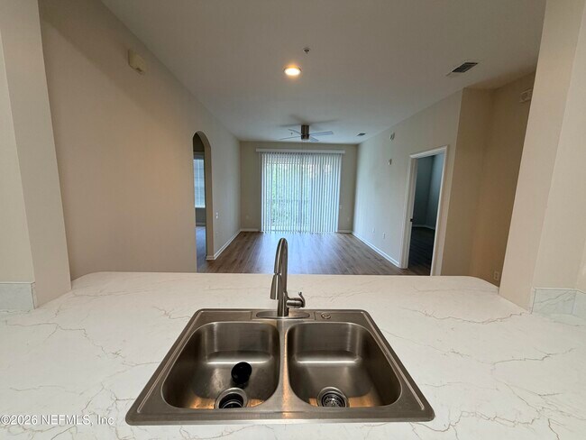 Building Photo - 7990 Baymeadows Cir E