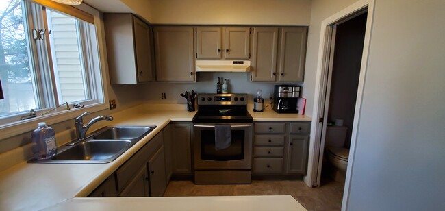 Well furnished kitchen with microwave , Cuisinart coffee station and Ninja air fryer - 42 Pine Hill Dr