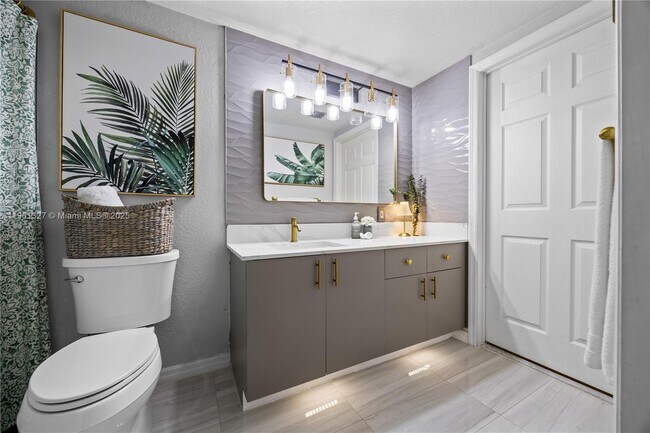 Foto del edificio - 2544 Centergate Dr