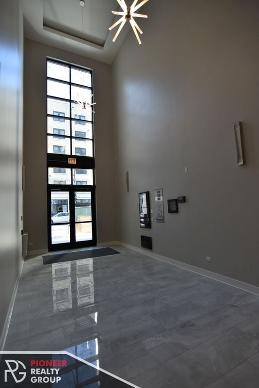 Building Photo - 3833 N Broadway
