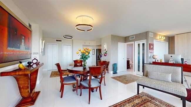 Building Photo - 3625 N Country Club Dr