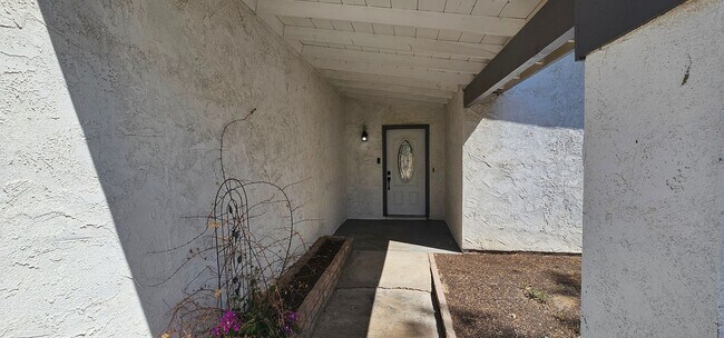 Foto del edificio - 812 Kinnett Ave