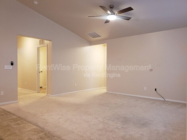 Foto del edificio - 8102 S Carpenter Ave