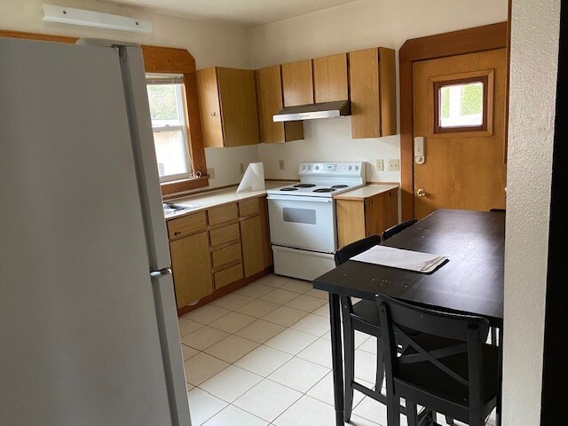 kitchen - 5325 Roosevelt Way NE