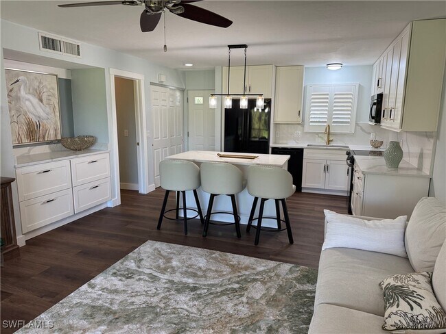 Foto del edificio - 746 Eagle Creek Dr