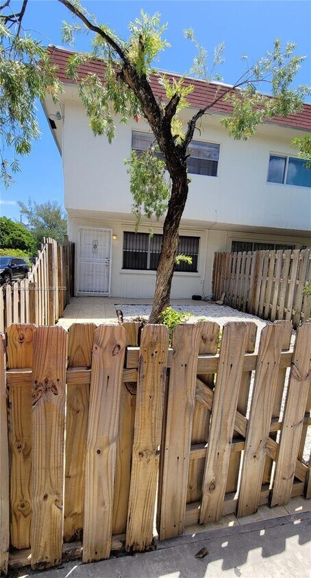 Primary Photo - 1520 NE 151st St