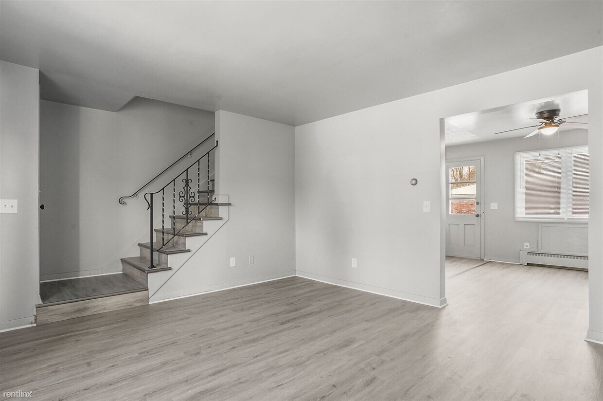 Foto principal - 2 br, 1 bath Townhome - 3736 Woodford Aven...
