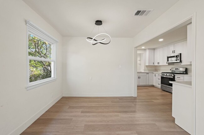Foto del edificio - 2943 Los Olivos Ln